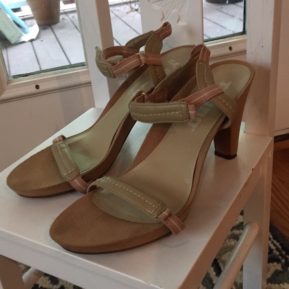 Tsubo Shoes - Tsubo low neutral heels